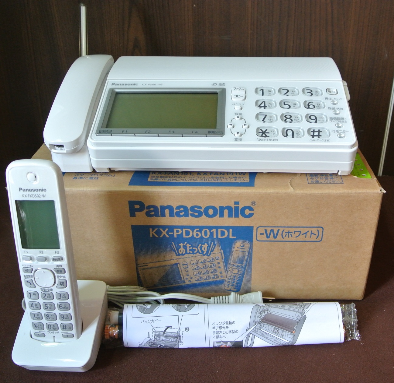 未使用品です！ Panasonic（パナソニック） 普通紙タイプ・子機付きパーソナルファックス「おたっくす」 KX-PD601DL-W 群馬県