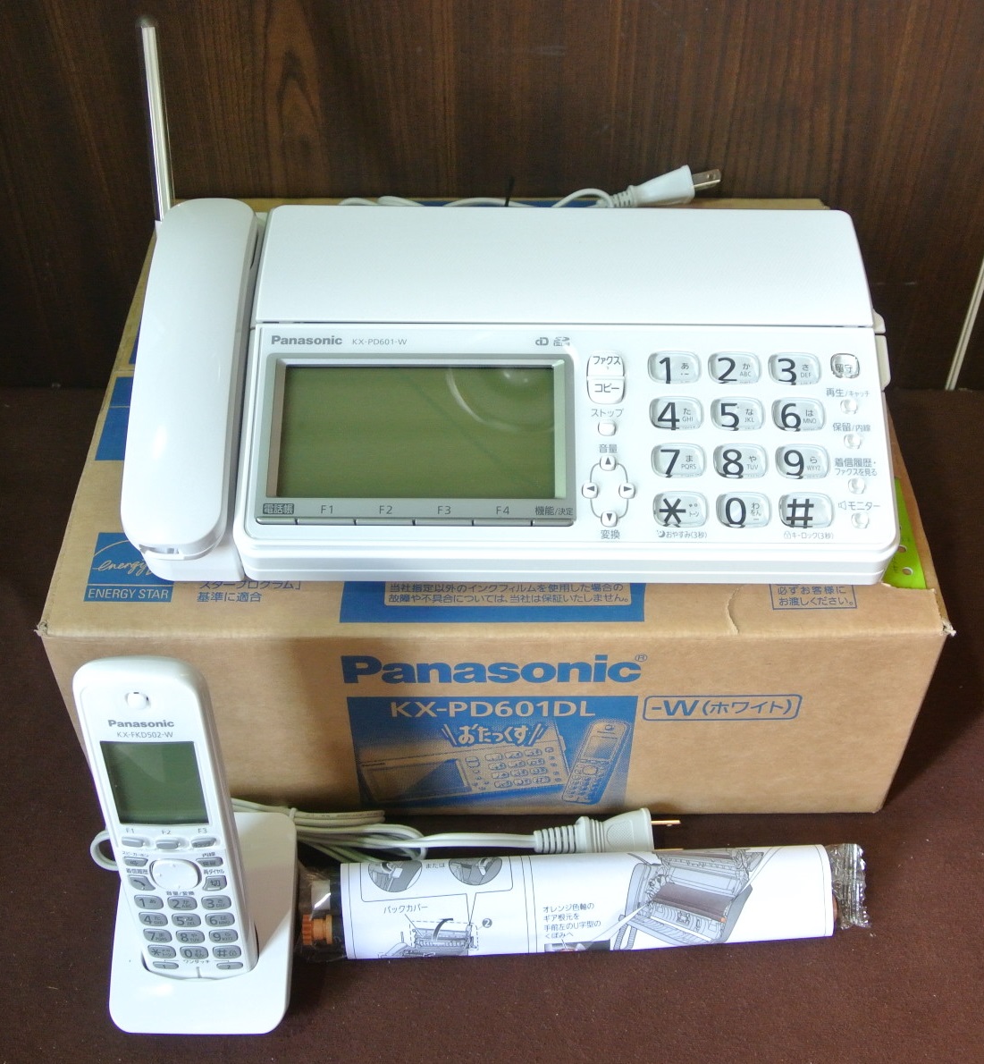 未使用品です！ Panasonic（パナソニック） 普通紙タイプ・子機付きパーソナルファックス「おたっくす」 KX-PD601DL-W 群馬県