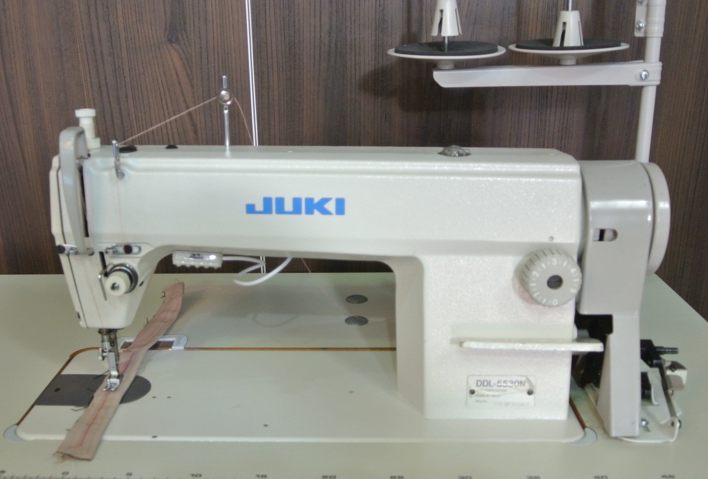 JUKI（ジューキ） 家庭用電源・直線本縫い・工業用ミシン DDL-5530N 