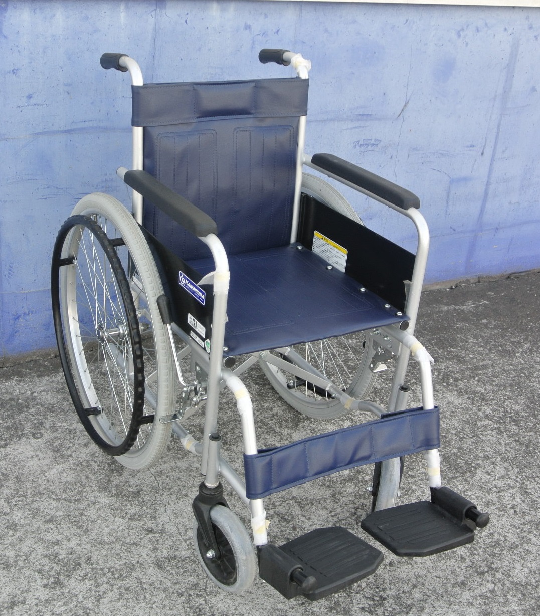 病院・施設で定番のスチール製車椅子です！ KAWAMURA（カワムラ 